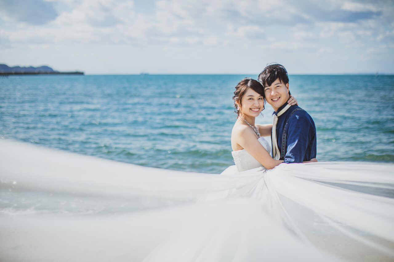 ドレス　ビーチ撮影　ロケーションフォト　夕日　青空　　　和歌山ウエディングフォト　和歌山結婚式撮影　和歌山前撮り　和歌山ロケーションフォト