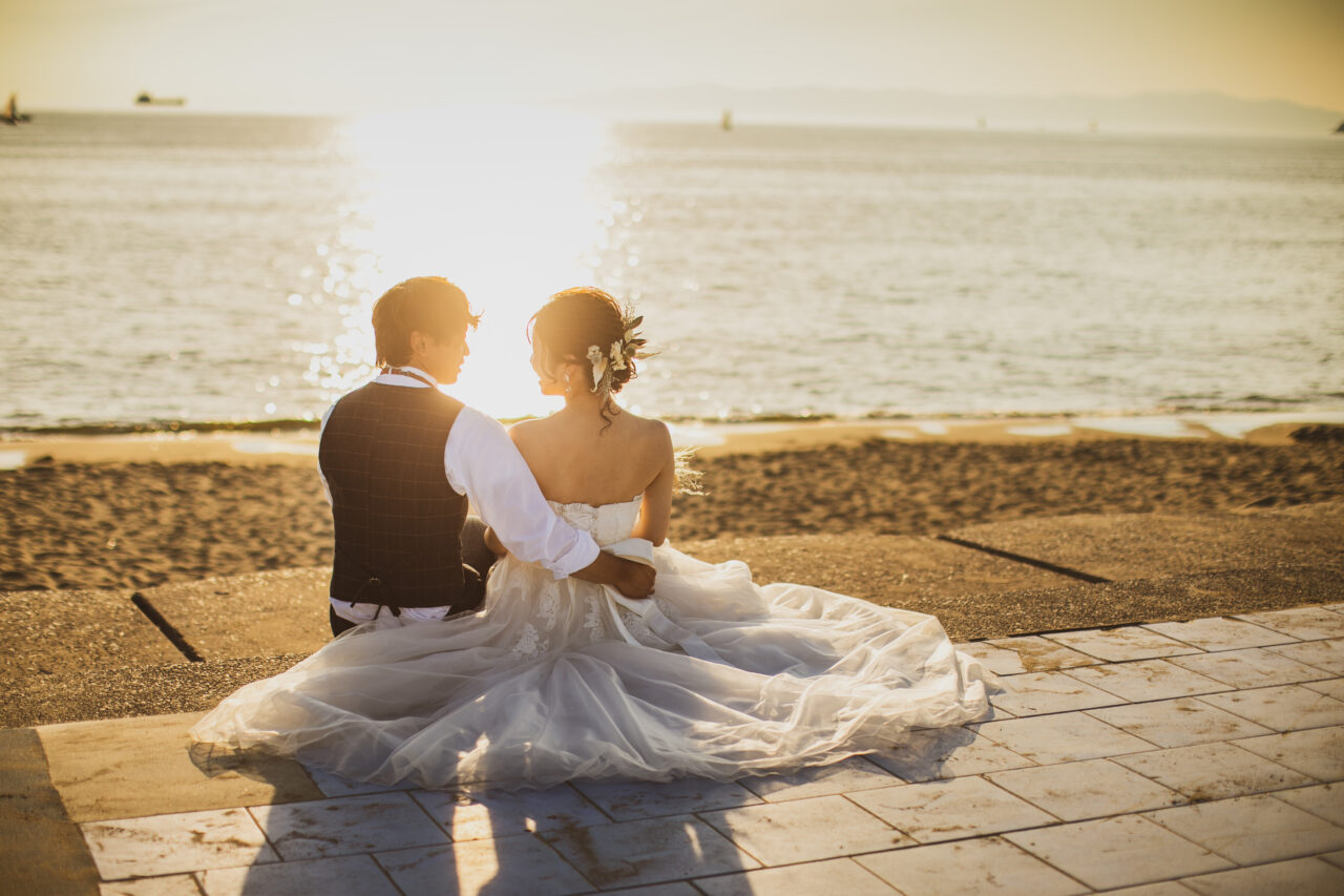 ドレス　ビーチ撮影　ロケーションフォト　夕日　和歌山ウエディングフォト　和歌山結婚式撮影　和歌山前撮り　和歌山ロケーションフォト