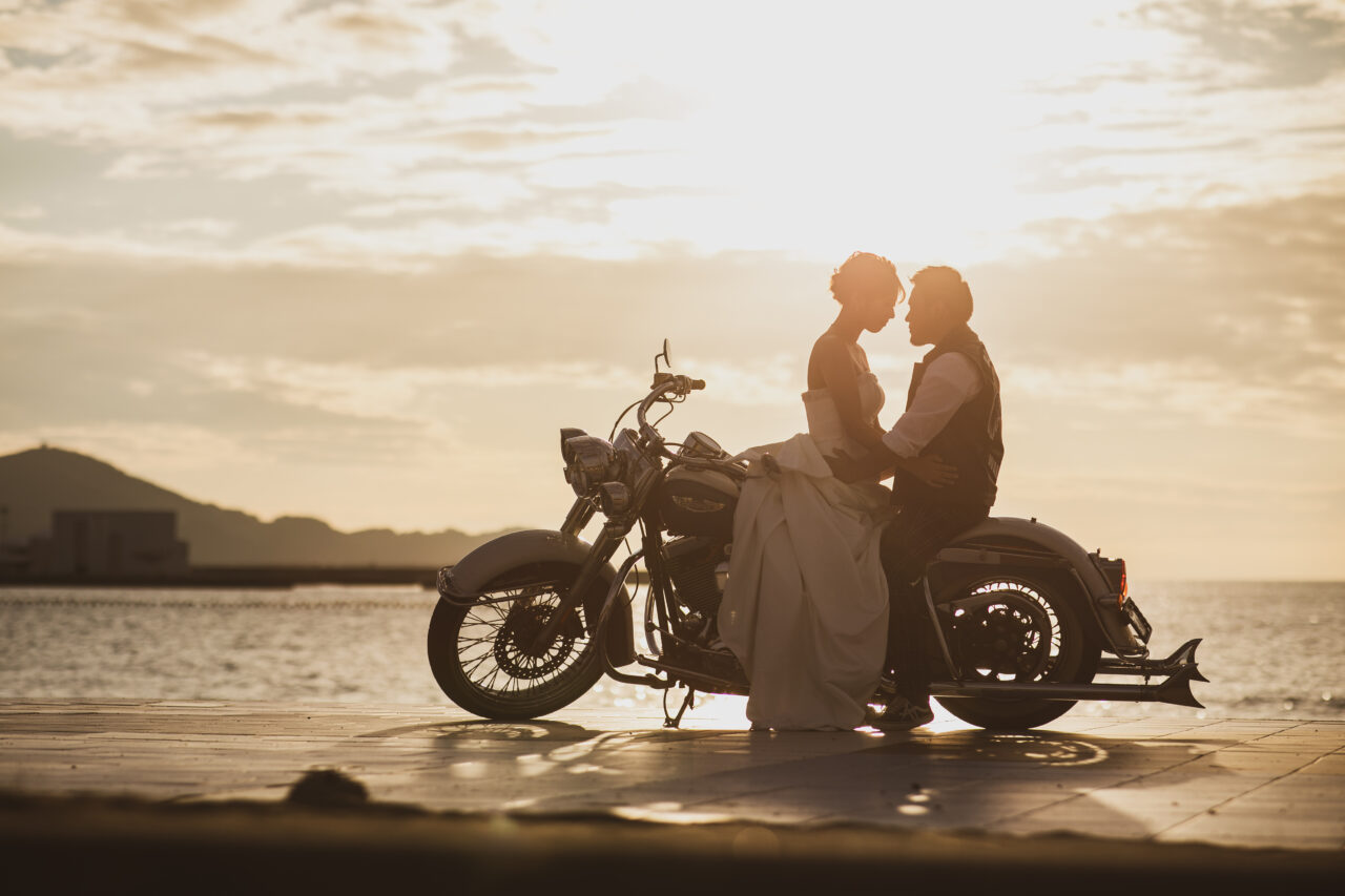 ドレス　ビーチ撮影　ロケーションフォト　夕日　青空　　和歌山ウエディングフォト　和歌山結婚式撮影　和歌山前撮り　和歌山ロケーションフォト